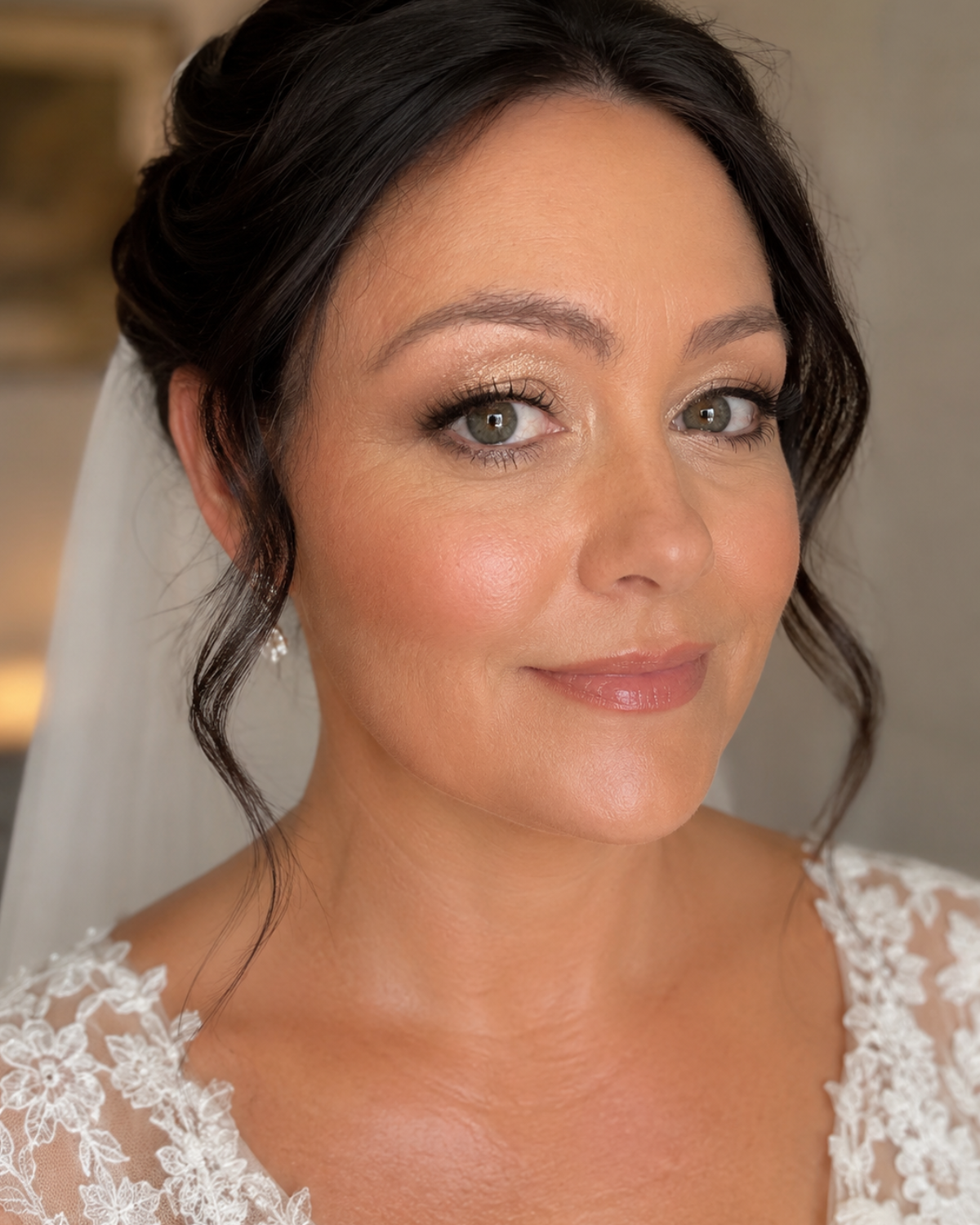 When Should You Book Your Wedding Makeup Artist? A Bridal Makeup Timeline